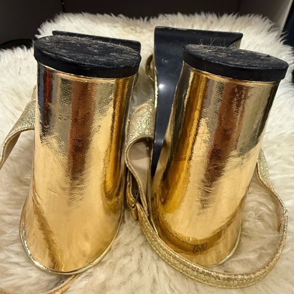 Funky 70s Gold Platform Heels - Picture 8 of 9